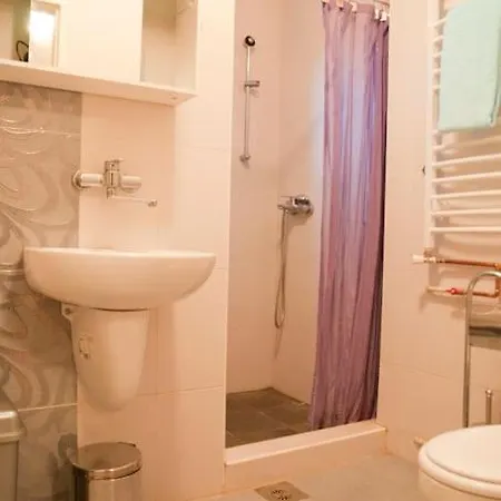 Fully Equipped - Cozy & Convenient