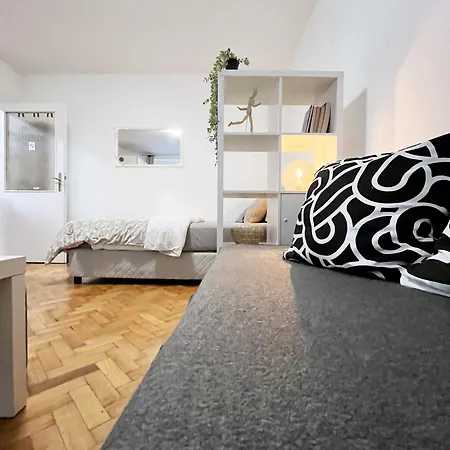 Fully Equipped - Cozy & Convenient *