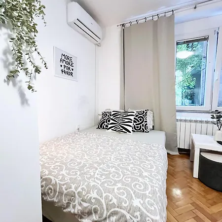 Fully Equipped - Cozy & Convenient 아파트