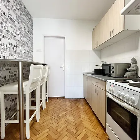 Fully Equipped - Cozy & Convenient 아파트